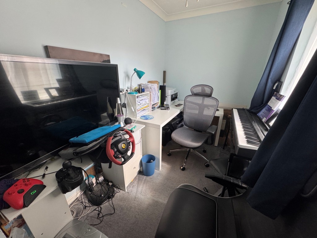 Lot: 164 - MODERN DETACHED THREE-BEDROOM HOUSE - A FREEHOLD RESIDENTIAL INVESTMENT - Bedroom 3